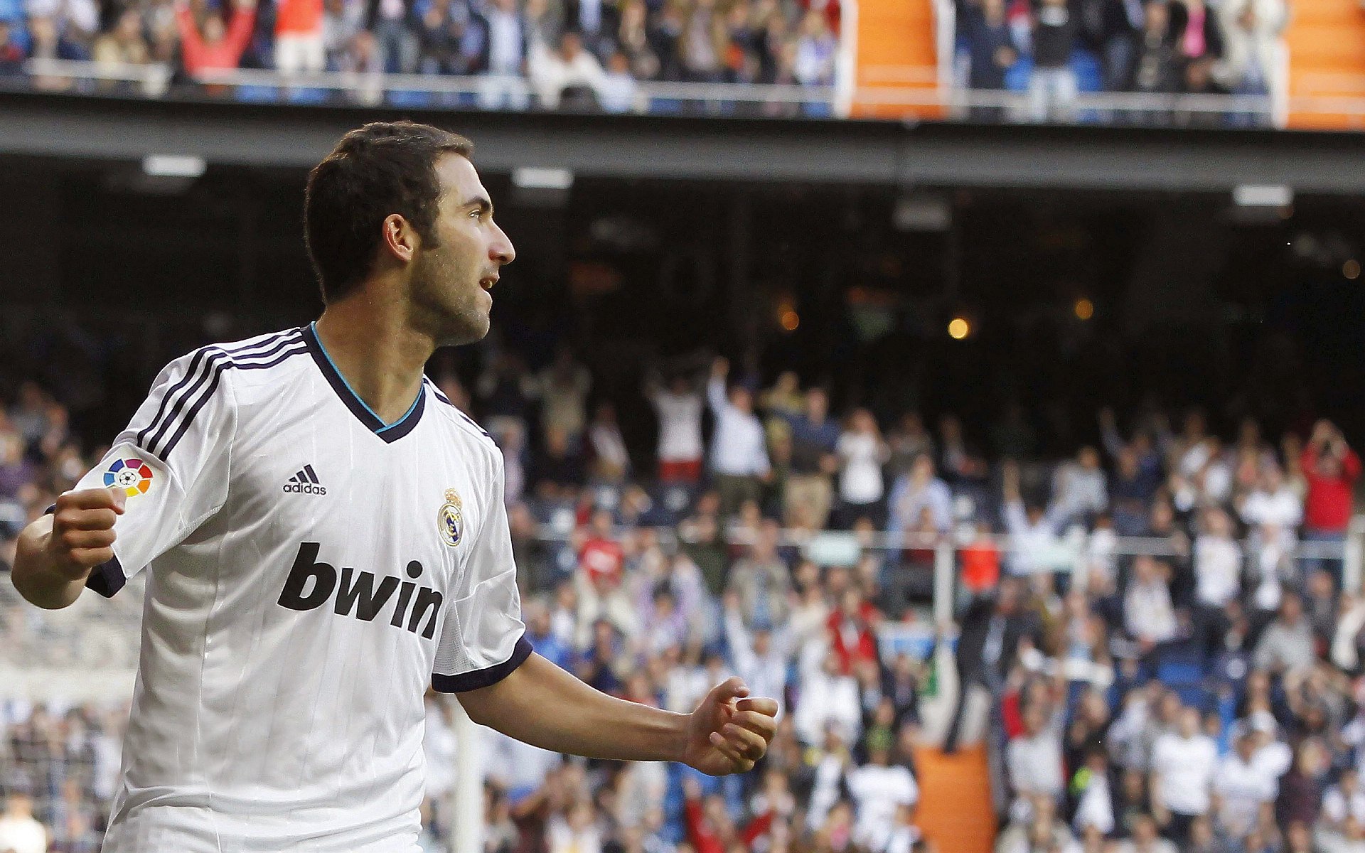 川崎前锋锋线对抗横滨水手防线，川崎前锋3比1横滨水手